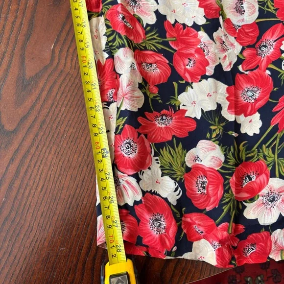 Vintage Anne Klein red floral silk pants 🌹
100% silk - Picture 8 of 8